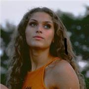 Studentessa universitaria in economia aziendale (diplomata con 94/100)